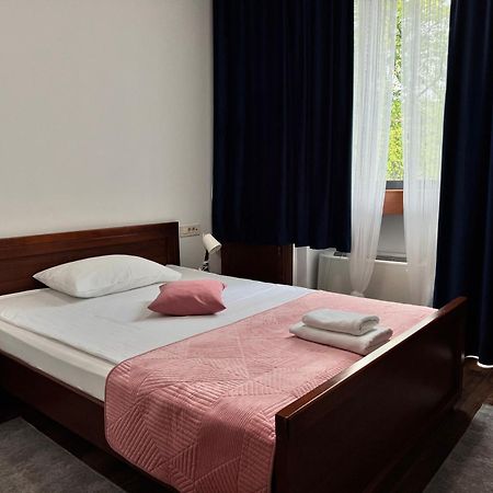 Hotel Paviljon Біхач Екстер'єр фото