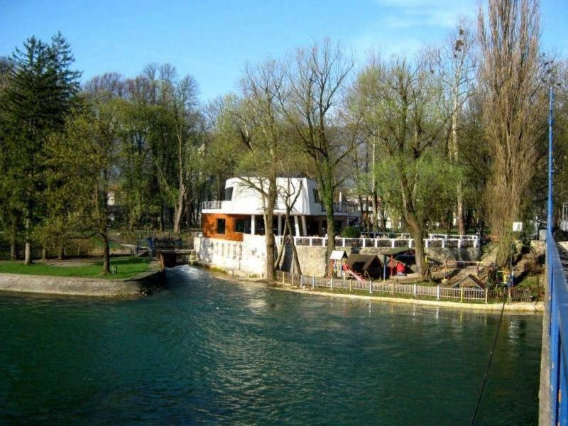 Hotel Paviljon Біхач Екстер'єр фото