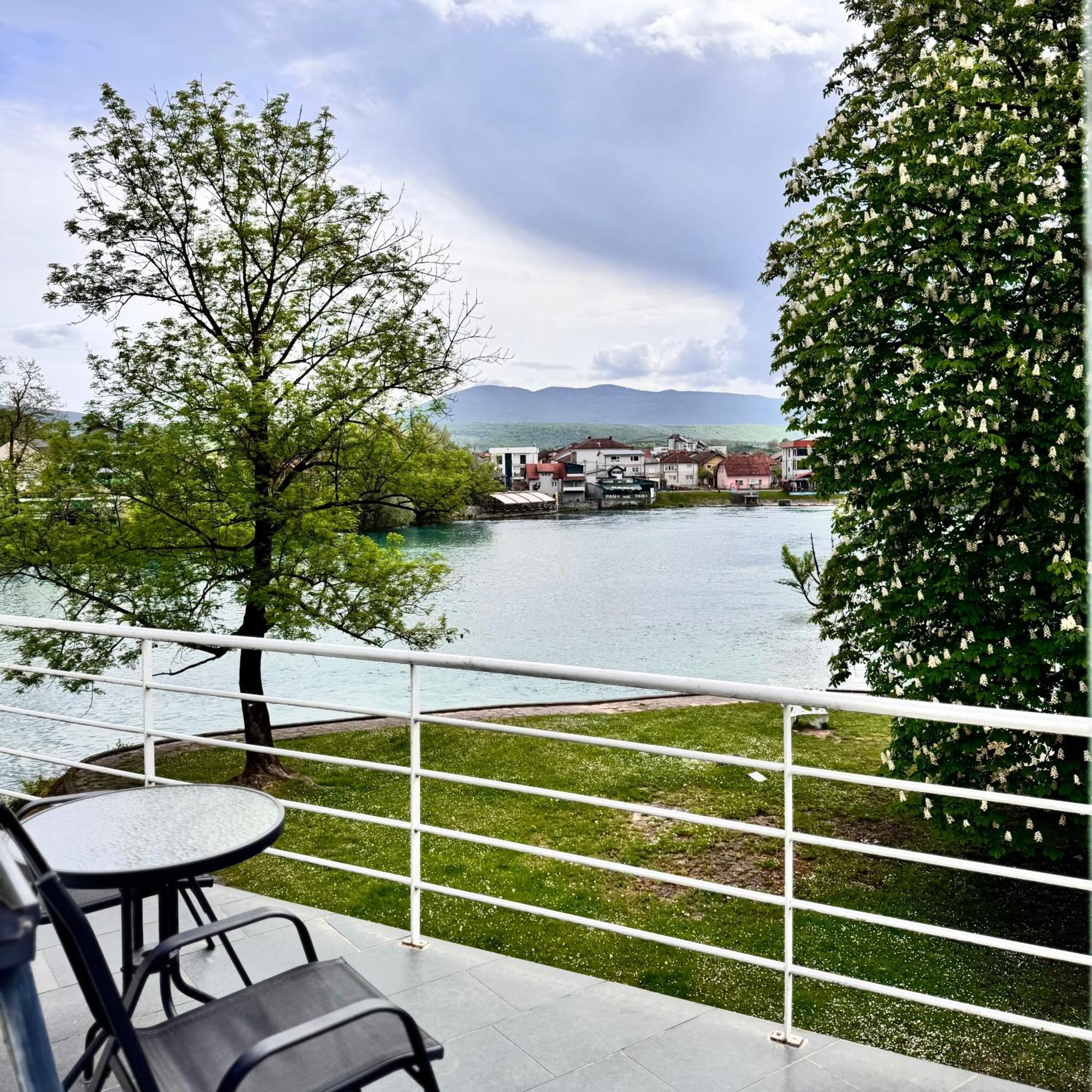 Hotel Paviljon Біхач Екстер'єр фото