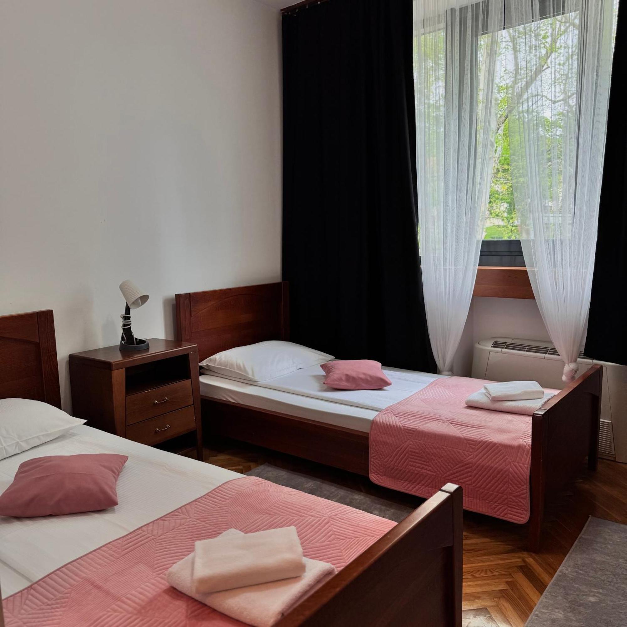 Hotel Paviljon Біхач Екстер'єр фото