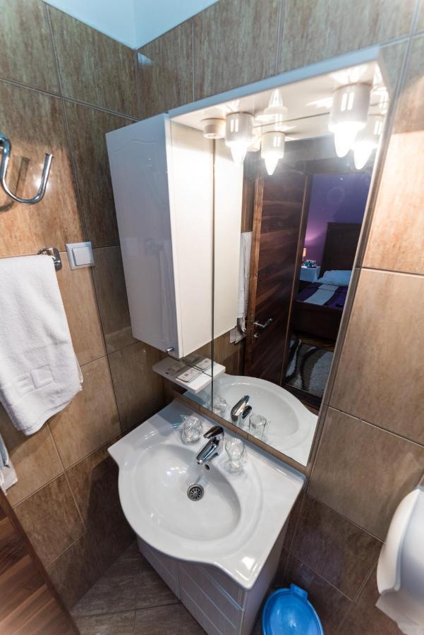 Hotel Paviljon Біхач Екстер'єр фото